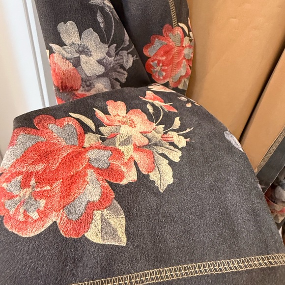 Solitaire Floral Jacket - Black and Red - Picture 7 of 8